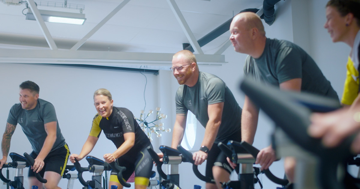 Glade mennesker til spinning